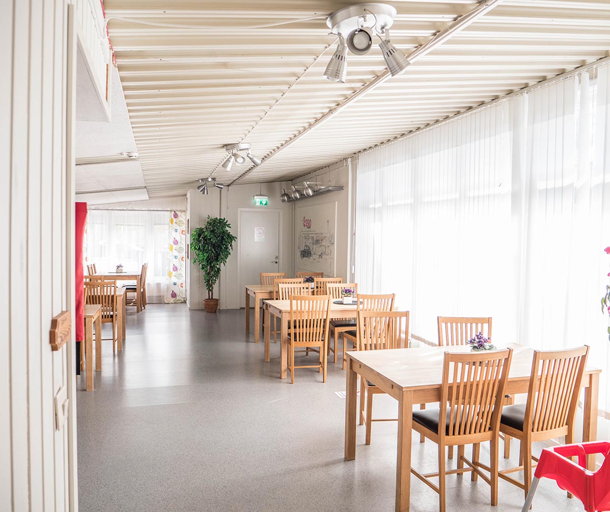 Matplatser bord och stolar - Vandrarhemmet Tärnan Tibro Skövde